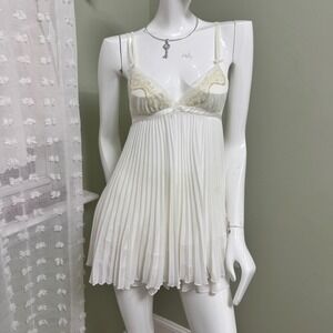 Betsey Johnson White Pleated Lace‎ Babydoll Lingerie – Size Small